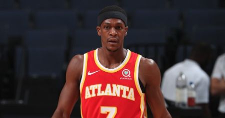 Rajon Rondo in the no.7 shirt for Atlanta Hawks.